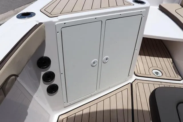 Slide: The Image of Yamaha 222 FSH Sport E 2025 - 17