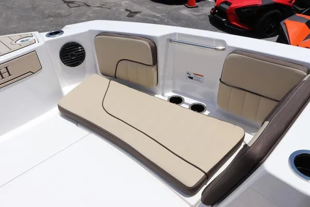 Slide: The Image of Yamaha 222 FSH Sport E 2025 - 20