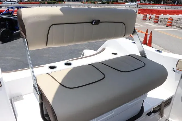 Slide: The Image of Yamaha 222 FSH Sport E 2025 - 26