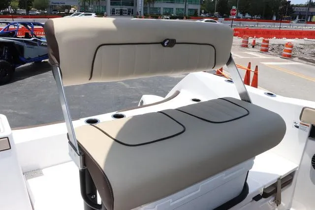 Slide: The Image of Yamaha 222 FSH Sport E 2025 - 29