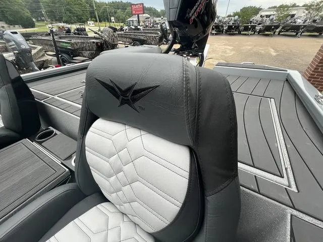 Slide: The Image of Vexus AVX 2100 2025 - 10