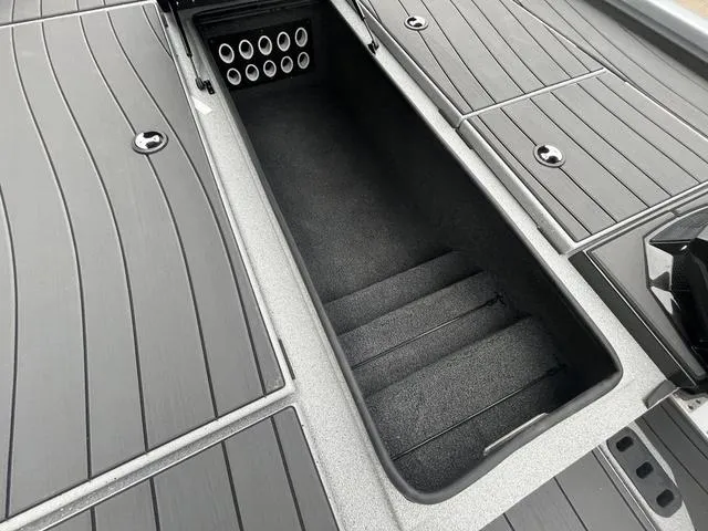 Slide: The Image of Vexus AVX 2100 2025 - 12