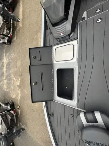 Slide: The Image of Vexus AVX 2100 2025 - 15