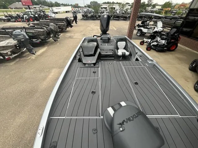 Slide: The Image of Vexus AVX 2100 2025 - 19