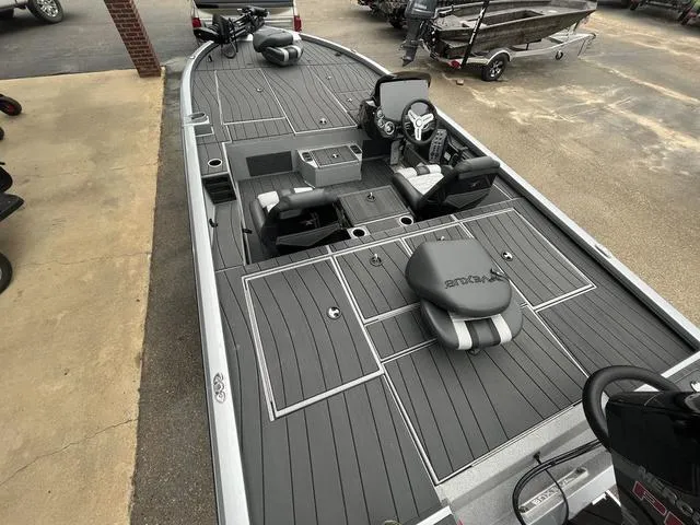 Slide: The Image of Vexus AVX 2100 2025 - 2