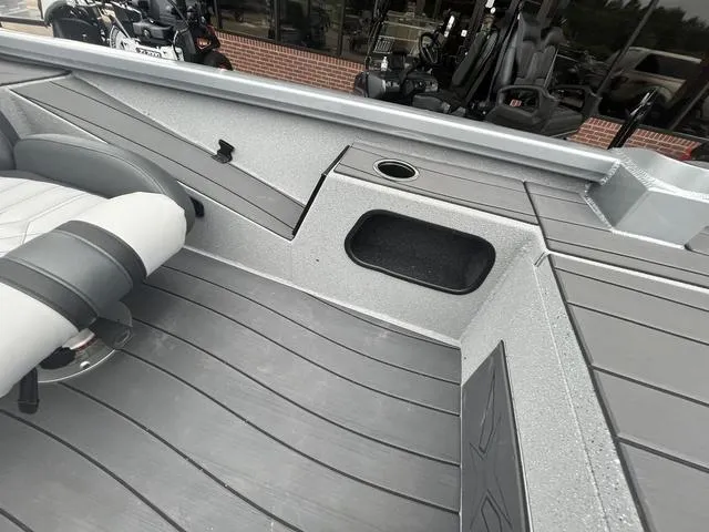 Slide: The Image of Vexus AVX 2100 2025 - 21