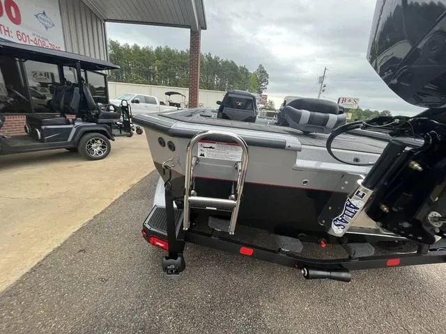 Slide: The Image of Vexus AVX 2100 2025 - 29