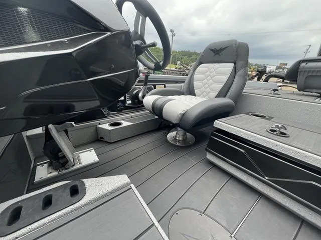 Slide: The Image of Vexus AVX 2100 2025 - 6