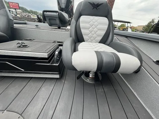 Slide: The Image of Vexus AVX 2100 2025 - 8