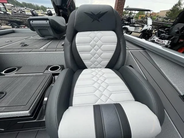 Slide: The Image of Vexus AVX 2100 2025 - 9