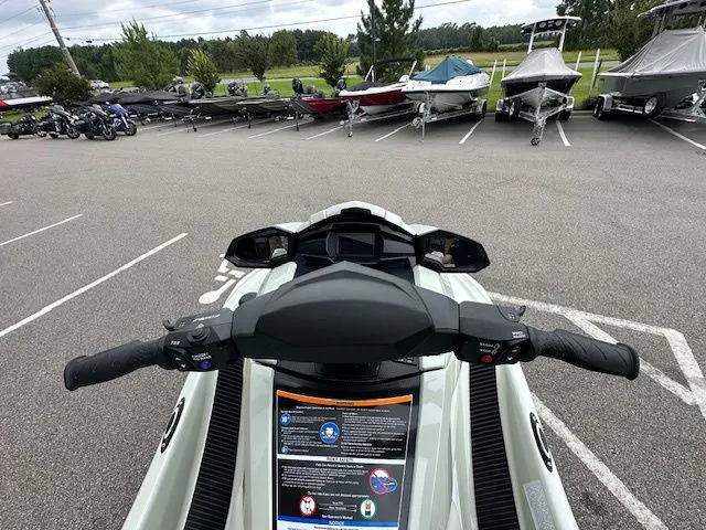Slide: The Image of Yamaha VX Cruiser HO 2025 - 6