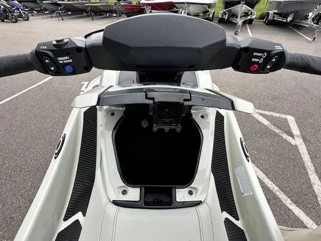 Slide: The Image of Yamaha VX Cruiser HO 2025 - 7