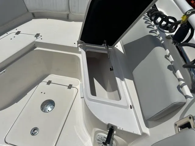 Slide: The Image of Sea Fox 268 Commander 2020 - 18