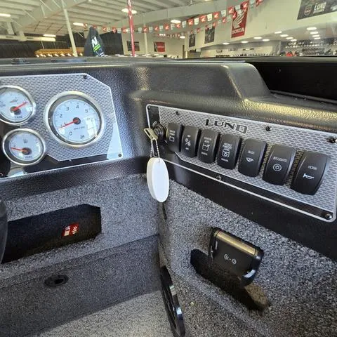 Slide: The Image of Lund 1775 Impact Sport 2025 - 9