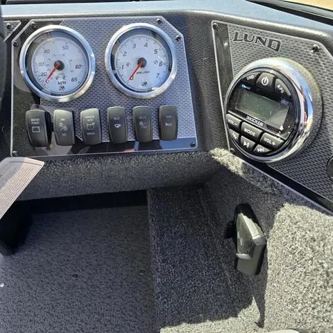 Slide: The Image of Lund 1650 Angler Sport 2025 - 9