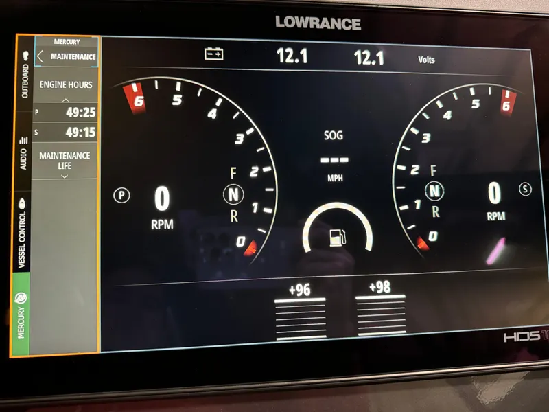 Slide: The Image of 2020 Extreme Boats 795 Walk Around 16 HDS display - 14