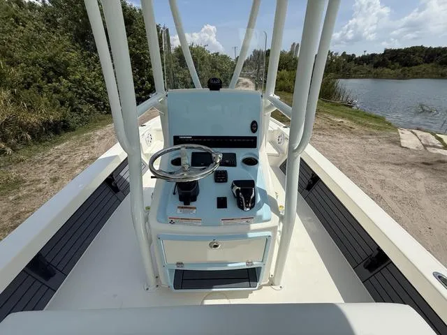 Slide: The Image of Pathfinder 2500 Hybrid 2025 - 15