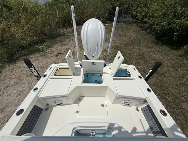 Slide: The Image of Pathfinder 2500 Hybrid 2025 - 25