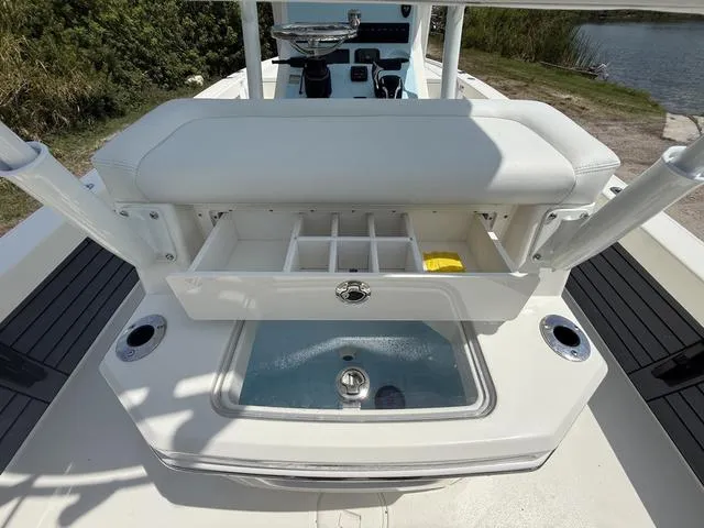 Slide: The Image of Pathfinder 2500 Hybrid 2025 - 33