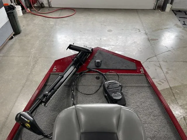 Slide: The Image of 2020 Tracker BASS TRACKER® Classic XL boat interior with trolling motor and seat. - 15