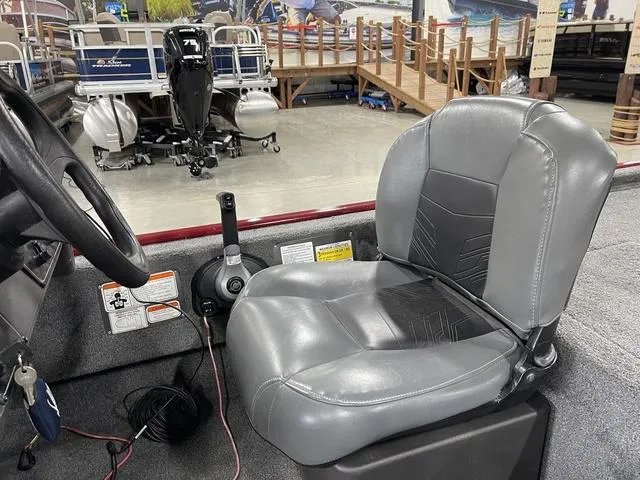 Slide: The Image of 2020 Tracker BASS TRACKER® Classic XL boat interior with gray captain's seat and steering wheel. - 19