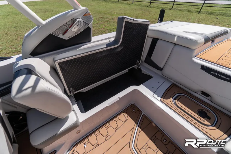 Slide: The Image of Nautique Super Air Nautique 230 2014 - 52