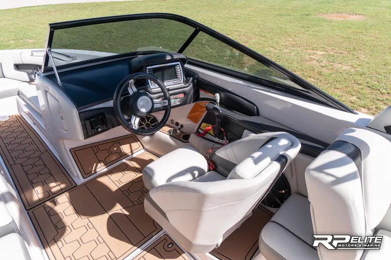 Slide: The Image of Nautique Super Air Nautique 230 2014 - 54