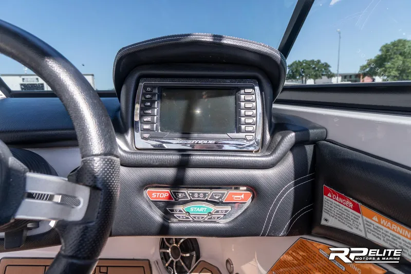 Slide: The Image of Nautique Super Air Nautique 230 2014 - 59