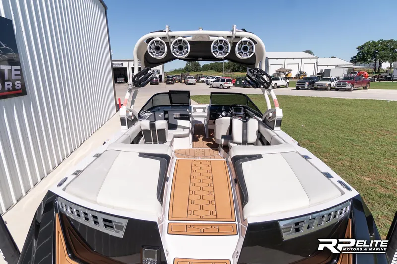 Slide: The Image of Nautique Super Air Nautique 230 2014 - 72