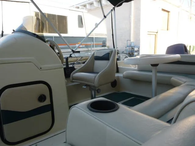 Slide: The Image of Interior of a 2000 SeaArk Sunstar 21 boat with seating and steering area. - 20