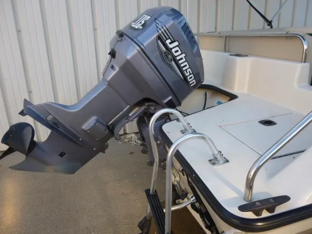 Slide: The Image of Outboard motor on 2000 SeaArk Sunstar 21 boat, featuring Johnson branding. - 9