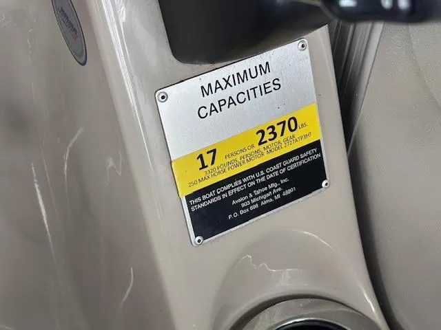 Slide: The Image of Capacity label on 2016 Tahoe Pontoon Vista Funship Entertainer, 17 persons or 2370 lbs. - 20