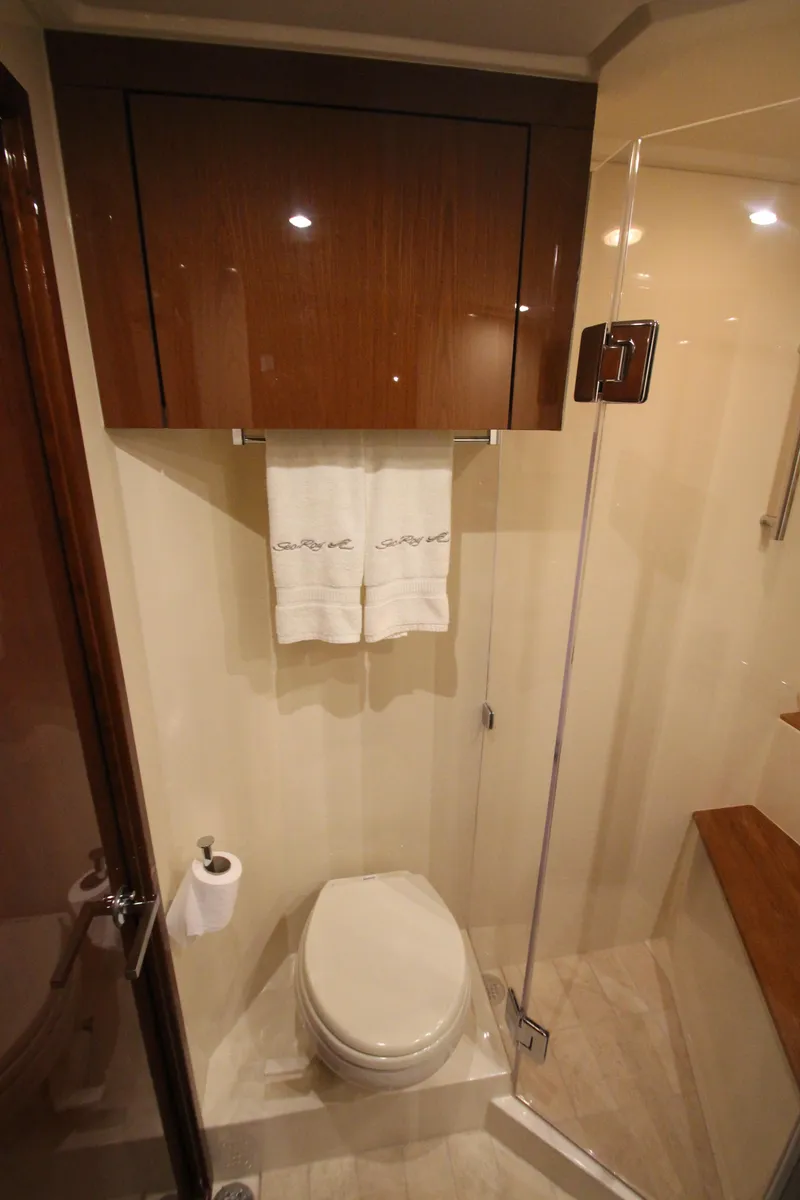 Slide: The Image of Sea Ray 510 Sundancer 2016 - 102