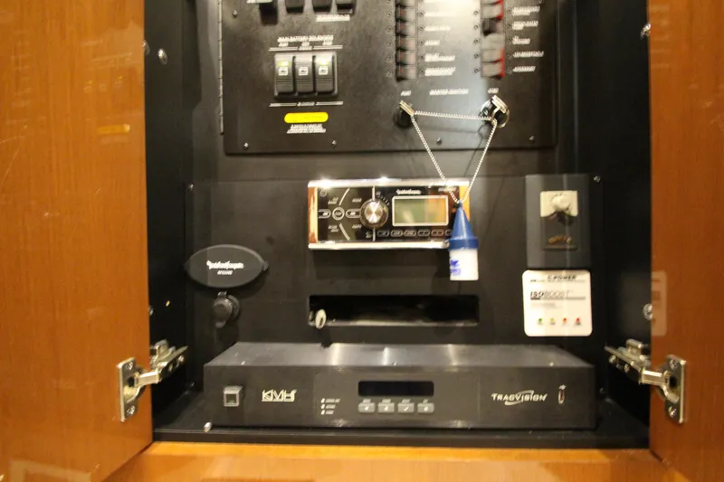 Slide: The Image of Sea Ray 510 Sundancer 2016 - 110