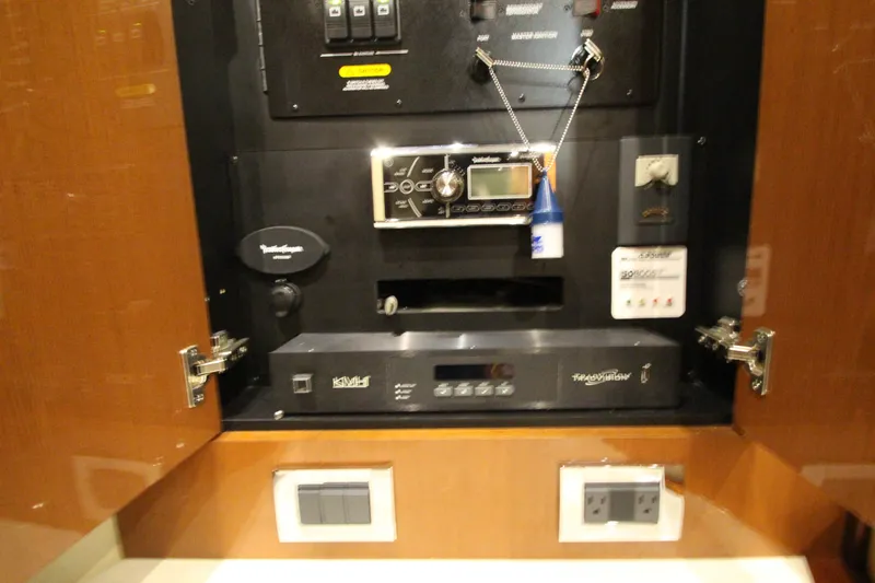 Slide: The Image of Sea Ray 510 Sundancer 2016 - 111