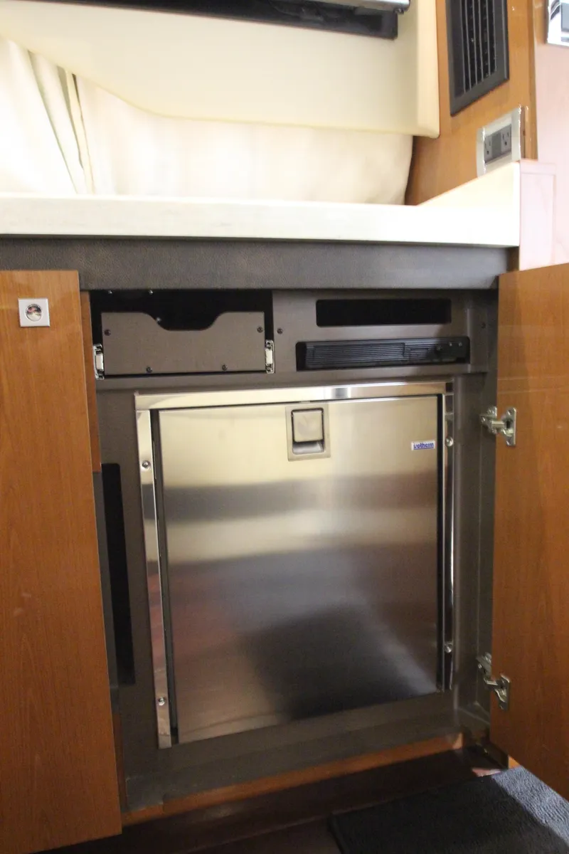 Slide: The Image of Sea Ray 510 Sundancer 2016 - 60