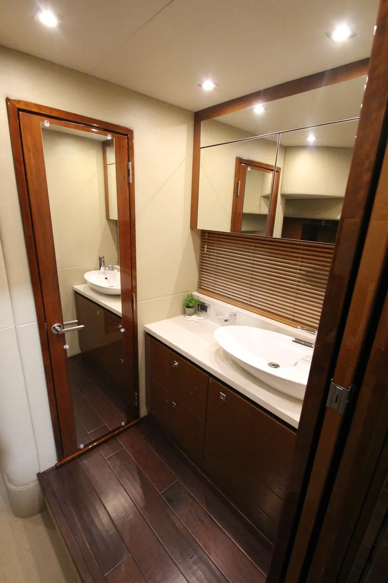 Slide: The Image of Sea Ray 510 Sundancer 2016 - 78