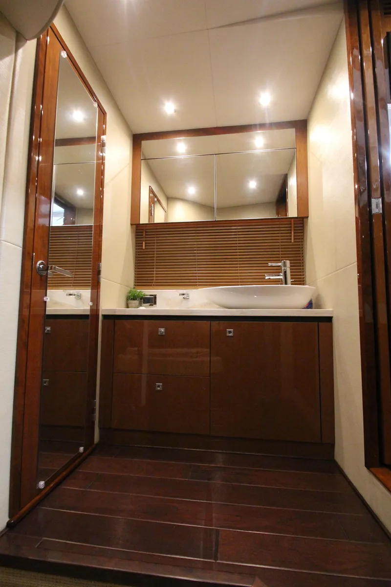 Slide: The Image of Sea Ray 510 Sundancer 2016 - 79