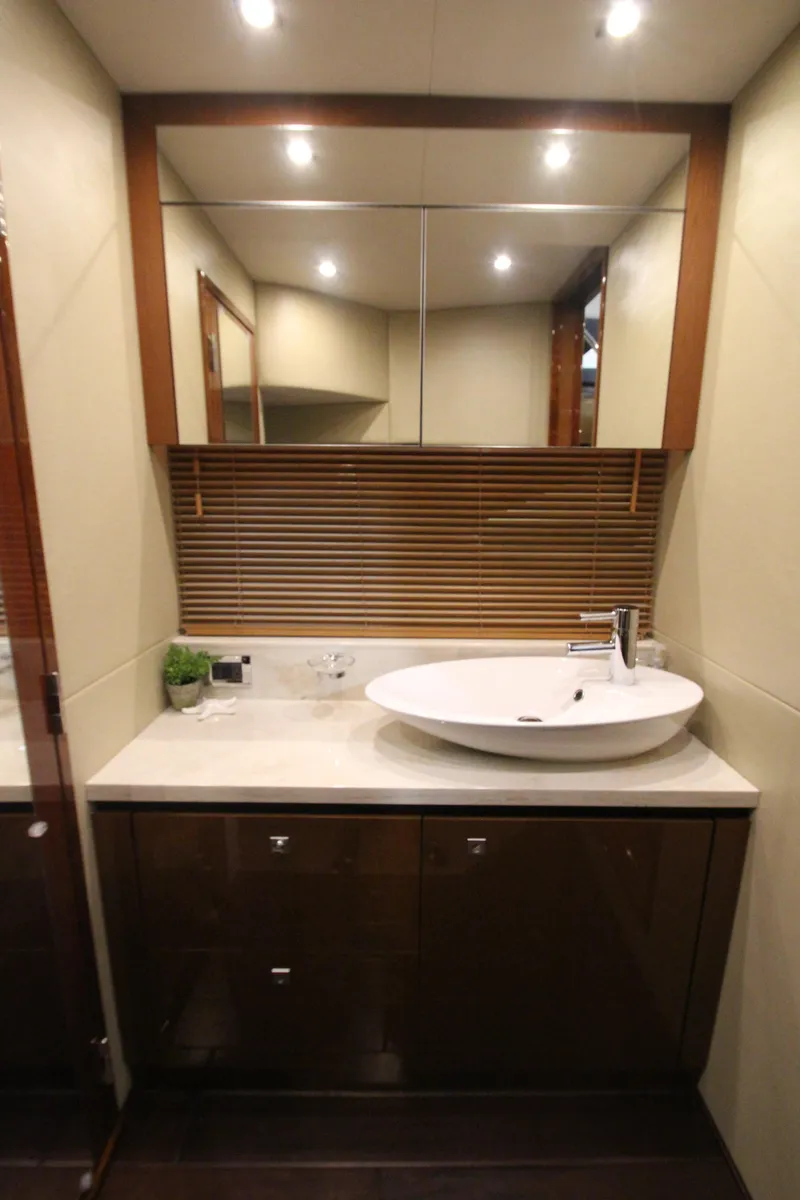 Slide: The Image of Sea Ray 510 Sundancer 2016 - 85