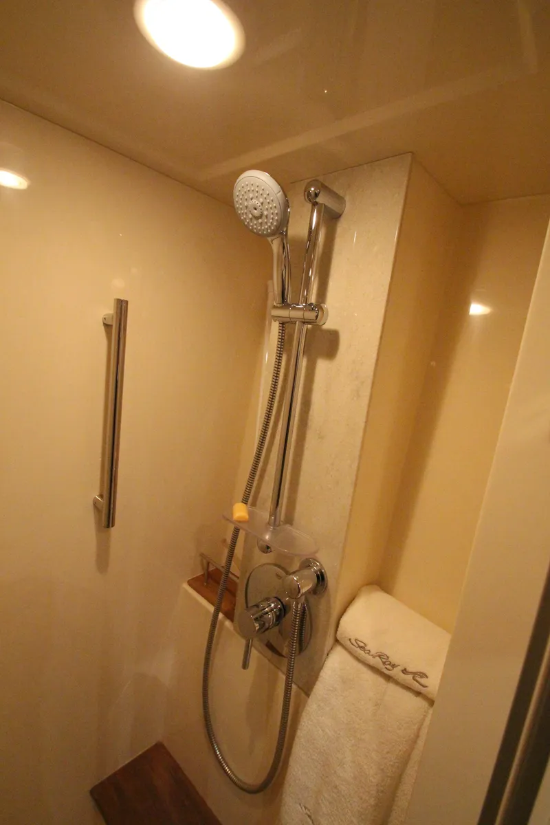 Slide: The Image of Sea Ray 510 Sundancer 2016 - 90