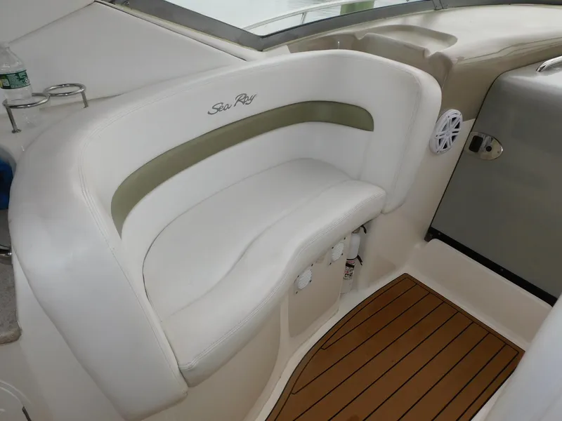 Slide: The Image of Sea Ray Sundancer 320 2006 - 17
