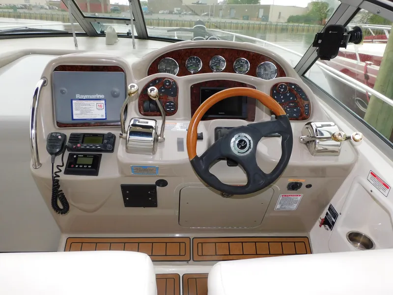 Slide: The Image of Sea Ray Sundancer 320 2006 - 18