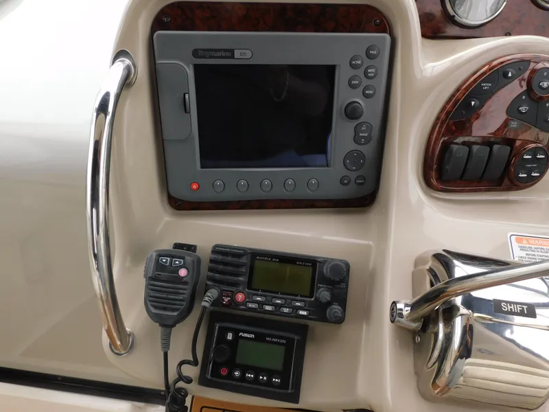 Slide: The Image of Sea Ray Sundancer 320 2006 - 20