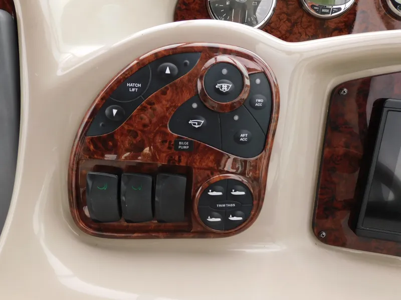 Slide: The Image of Sea Ray Sundancer 320 2006 - 23