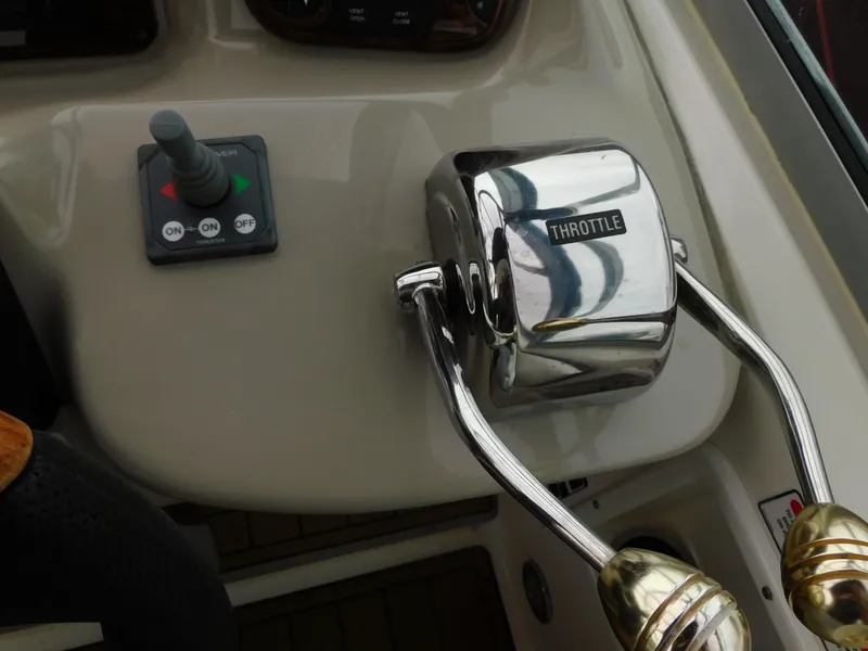 Slide: The Image of Sea Ray Sundancer 320 2006 - 25