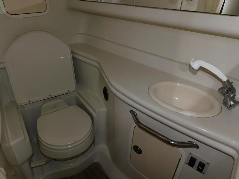 Slide: The Image of Sea Ray Sundancer 320 2006 - 47