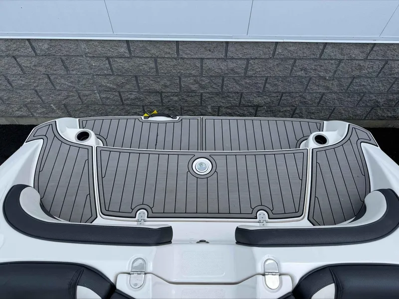 Slide: The Image of 2019 Yamaha AR195 boat swim platform with gray decking and cup holders. - 4