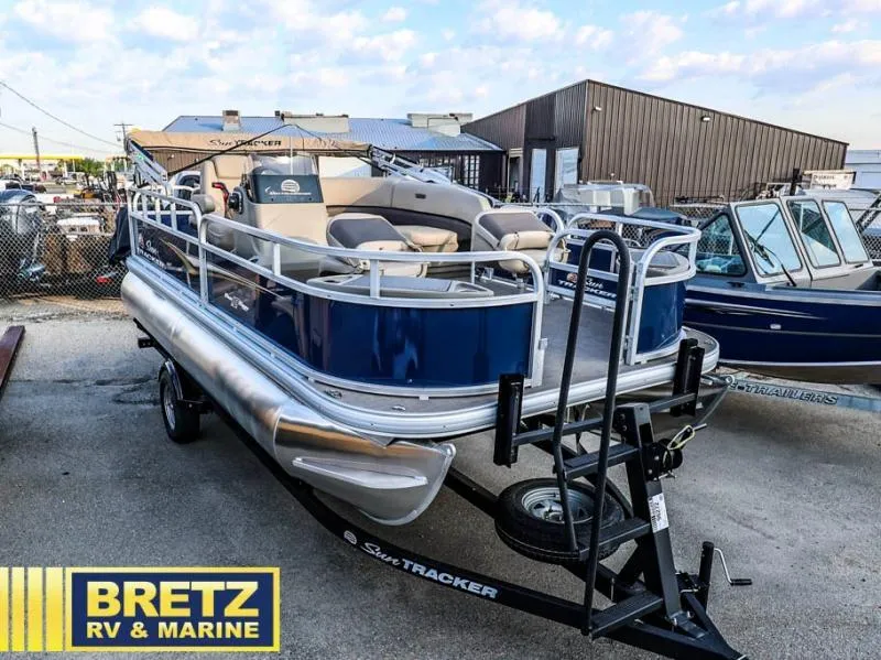 Slide: The Image of Bass Buggy 18 DLX 2025 - 1