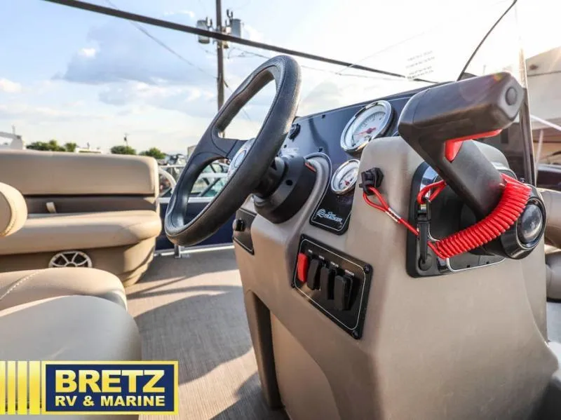 Slide: The Image of Bass Buggy 18 DLX 2025 - 10