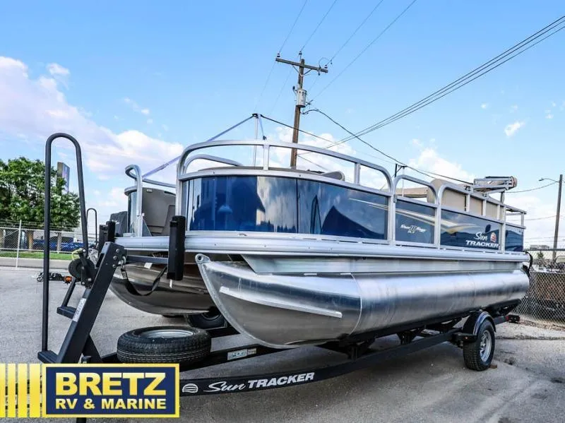 Slide: The Image of Bass Buggy 18 DLX 2025 - 5